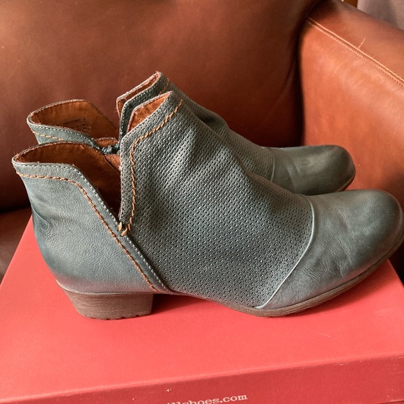Cobb Hill teal boots - Picture 9 of 13